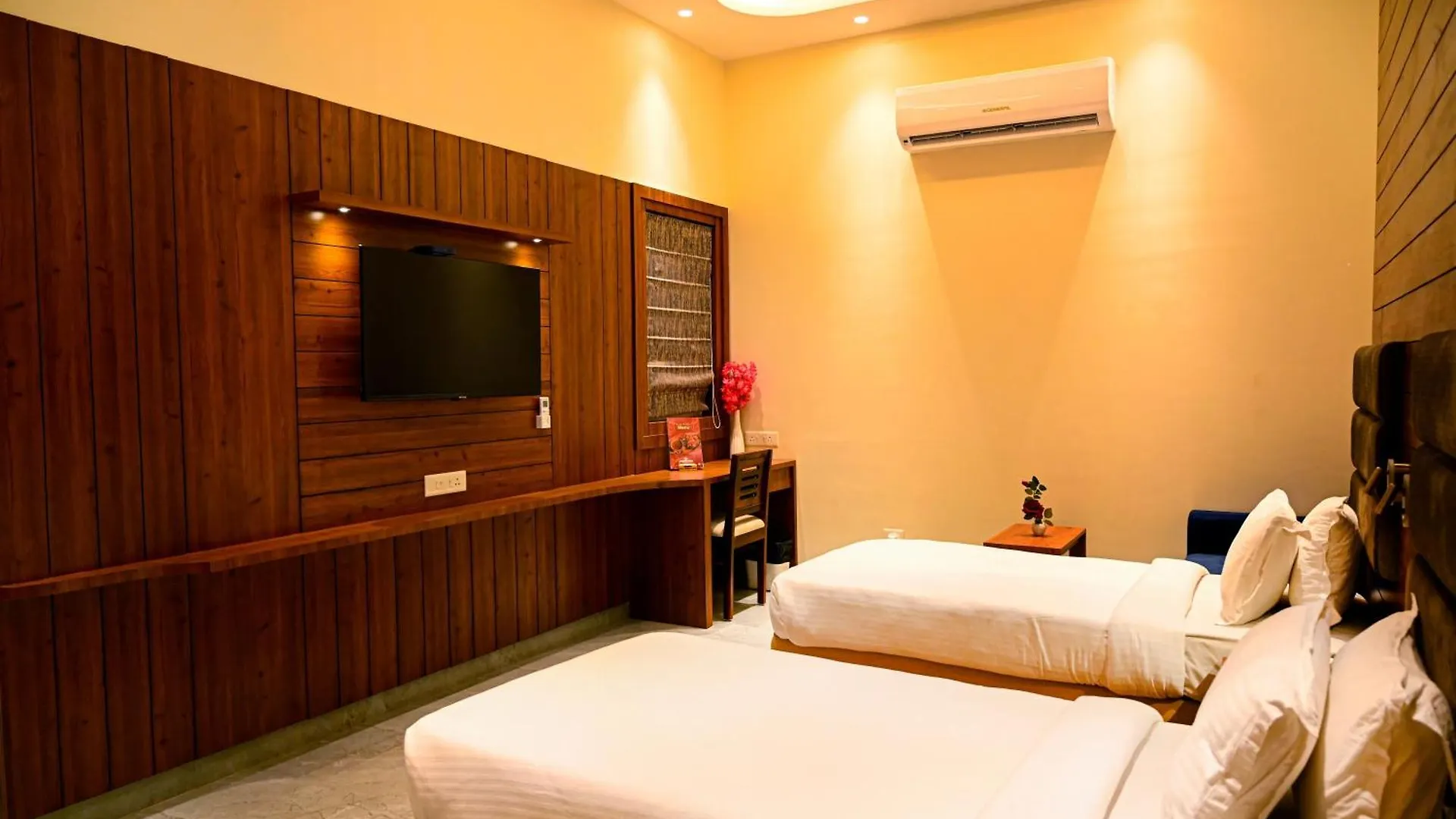 Hotel Cresent - Near Assi Ghat Varanasi 3*,  India