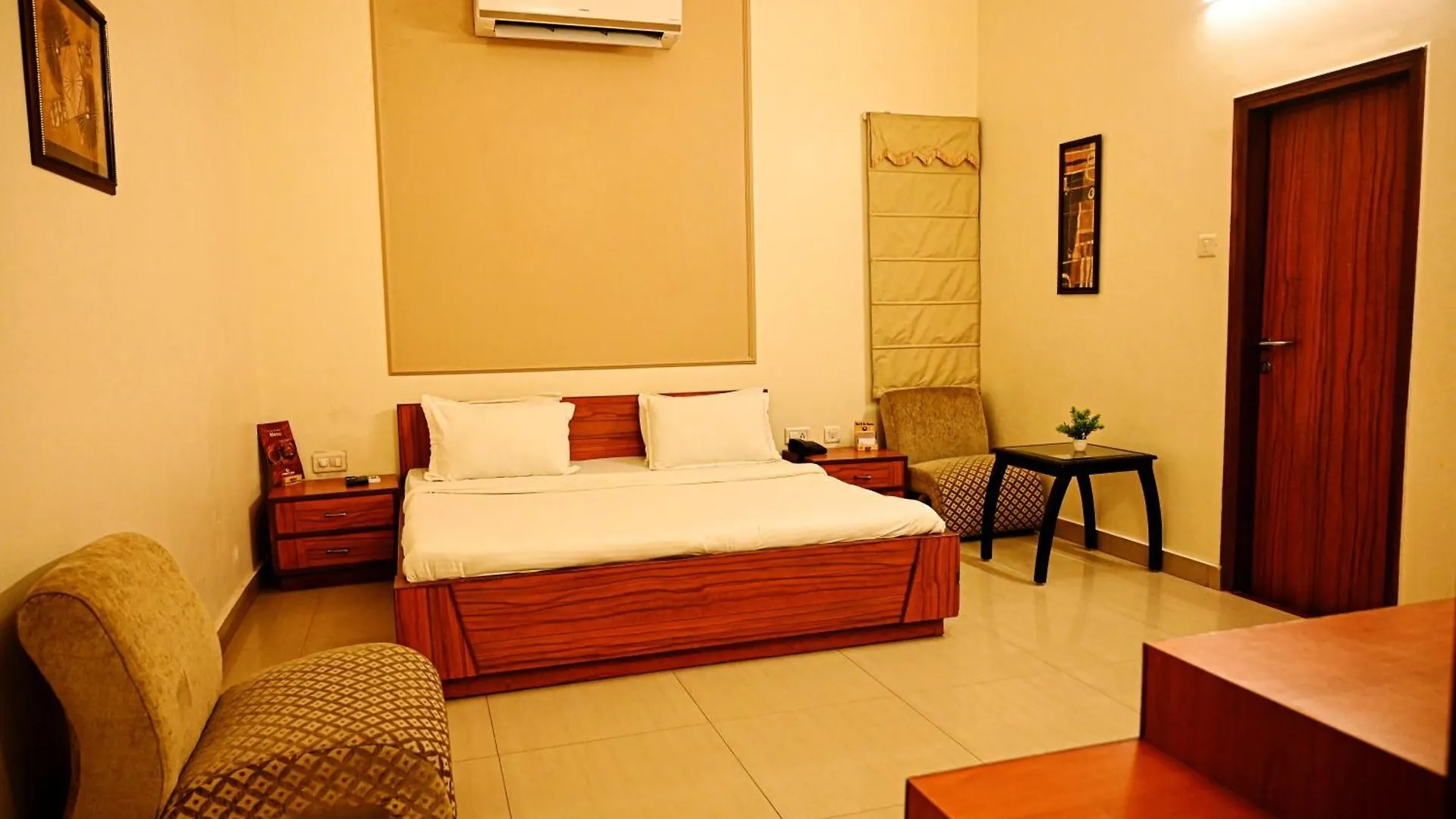 Hotel Cresent - Near Assi Ghat Varanasi